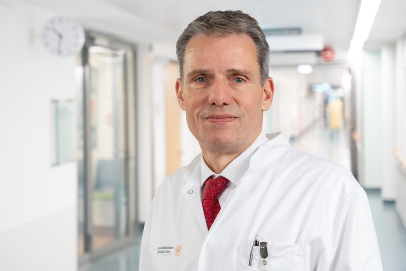 Prof. Jürgen Weitz, Direktor der Klinik für Viszeral-, Thorax- und Gefäßchirurgie am Universitätsklinikum Dresden. 