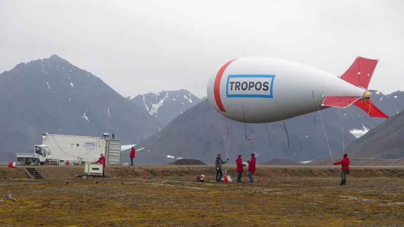 The BELUGA tethered balloon during the HALO-(AC)³ campaign in March/April 2022 on Spitsbergen in the Arctic