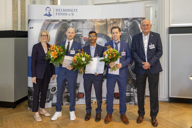 Research team was presented with the Helmholtz Prize in the Fundamentals category