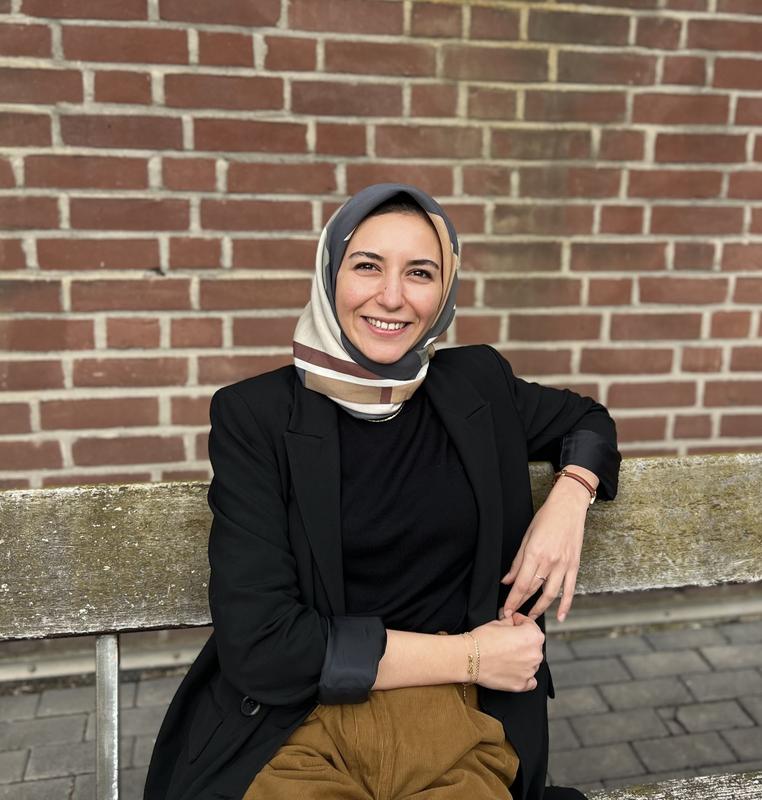 Hasibe Tunçay. Am ISTA ist die Postdoktorandin Mitglied der Forschungsgruppe von Xiaoqi Feng. Dort untersucht sie die epigenetische Regulation der Transkription in Arabidopsis thaliana. 