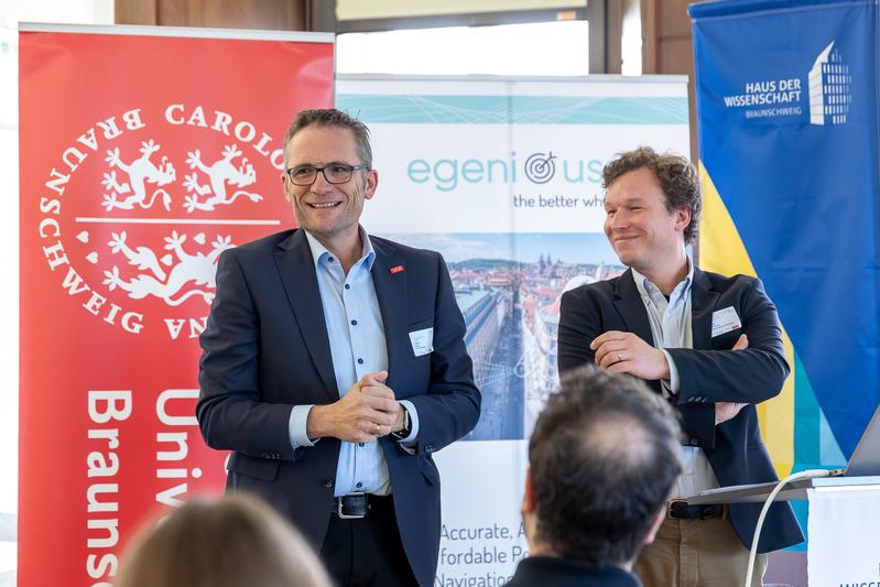 Prof. Markus Gerke (TU Braunschweig, li.) und egeniouss-Projektkoordinator Phillipp Fanta-Jende (Austrian Institute of Technology).