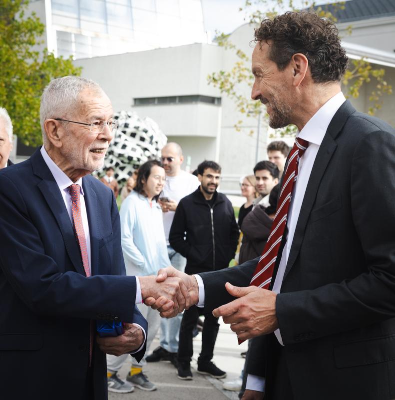 ISTA President Martin Hetzer (right) welcomes Austrian President Alexander Van der Bellen (left) to the campus of the Institute of Science and Technology Austria (ISTA) in Klosterneuburg.