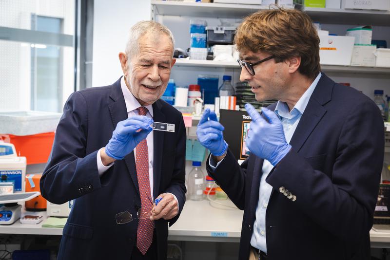 Austrian President Alexander Van der Bellen toured the lab of Professor Johann Danzl, whose patented imaging method expands brain tissue samples 16-fold, during his visit to the Institute of Science and Technology Austria (ISTA) on October 21, 2026.