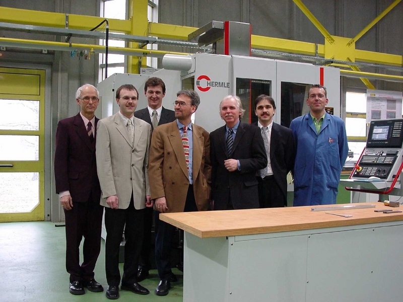 Personen von li nach re:Prof. Herbert Sigloch MB, Wolfgang Schlenk, Vertriebstechniker Fa Hermle, Ewald Seifried Vertriebsleiter Fa Hermle, Prof. Dr. Paul Wyndorps MB, Prof. Dr. Hans Hertha-Haverkamp MB, Prof. Dr. Volker Läpple MB, Hans-Peter Mayer