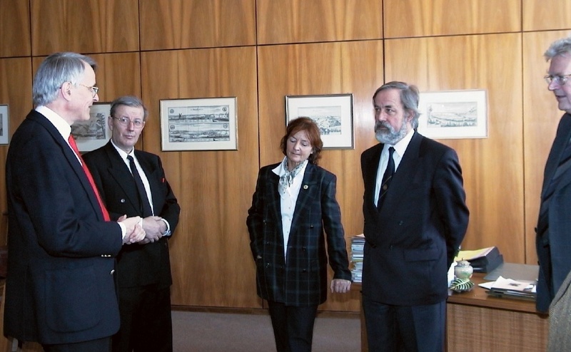 (v.l.n.r.): Prof. Dr. Ernst Schaumann, Rektor, Dr. Peter Kickartz, Kanzler, Frau Jischa, Prof. Dr.-Ing. Michael Jischa, Prof. Dr.-Ing. Hans-Jörg Barth.