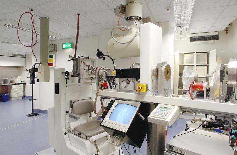 Behandlungsraum der Protonentherapie am Hahn-Meitner-Institut
