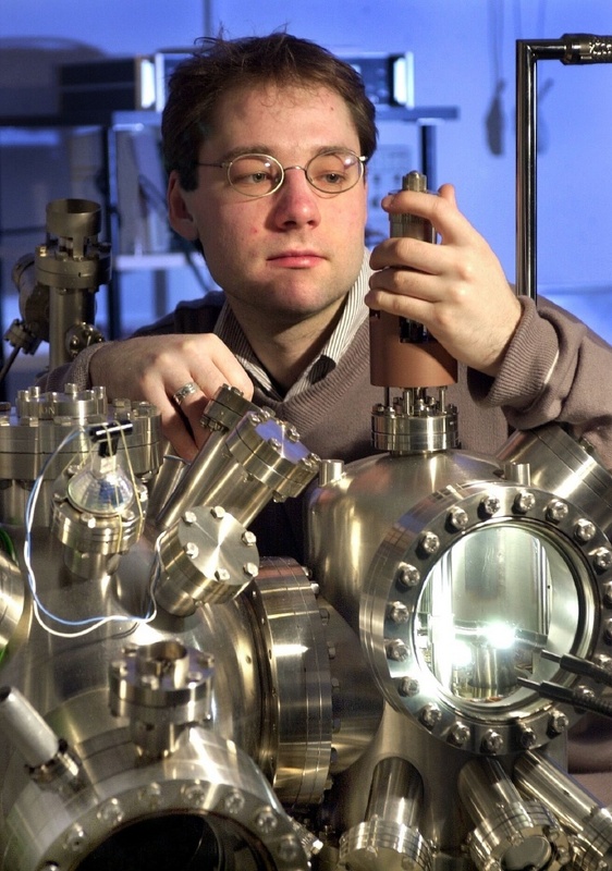 Die Chemnitzer Studienbedingungen wie hier am Institut für Physik sind Garant für eine qualitativ hochwertige Ausbildung und ein zügiges Studium. Foto: TU Chemnitz/Uwe Meinhold