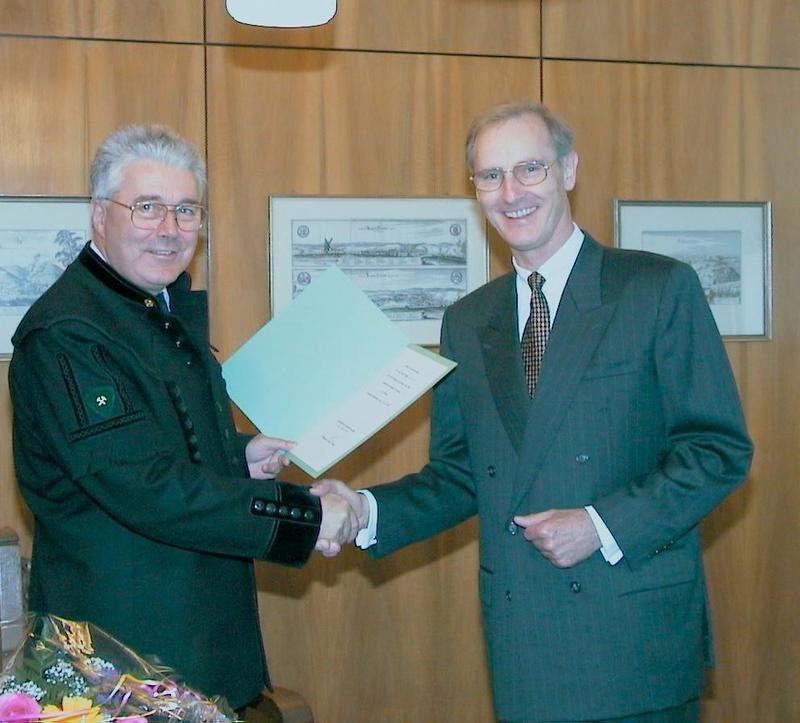 Professor Dr. Ing. Peter Dietz, Rektor der TU Clausthal ,(links), ernannte Dr.-Ing. habil. Hatto Jacobi zum apl. Professor