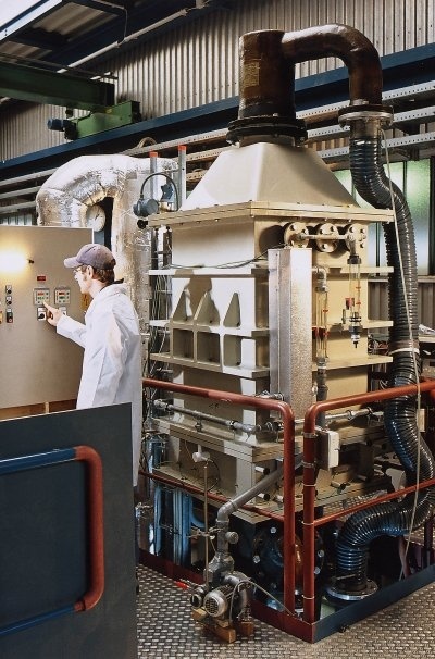 Der vom Forschungszentrum Karlsruhe entwickelte Aerosolabscheider CAROLA filtert Feinstpartikel im Submikrometerbereich aus industriellen Abgasen.