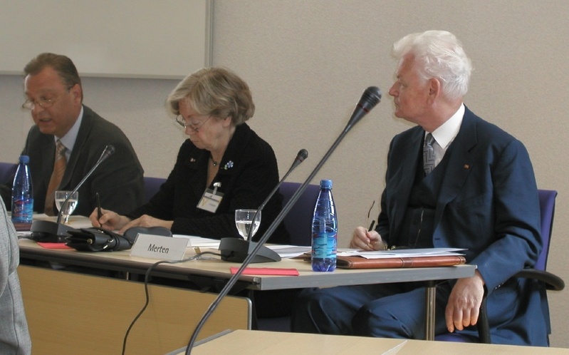 Die Univ.-Professoren Dres. Adamovich, Limbach und Merten (v.r.) Foto: FÖV