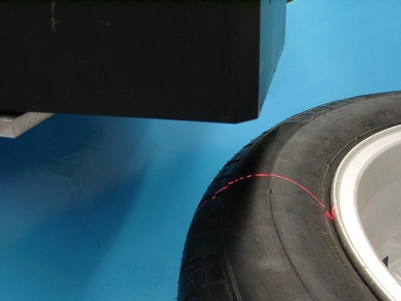 Mittels Lichtschnittverfahren vermessener Reifen 