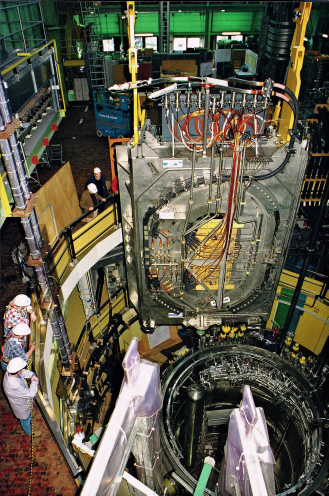 In der Spulentestanlage TOSKA des Forschungszentrums Karlsruhe werden Modellspulen für den Internationalen Fusionsreaktor ITER getestet.