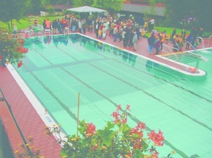 Freibad mit Edelstahlschwimmbecken