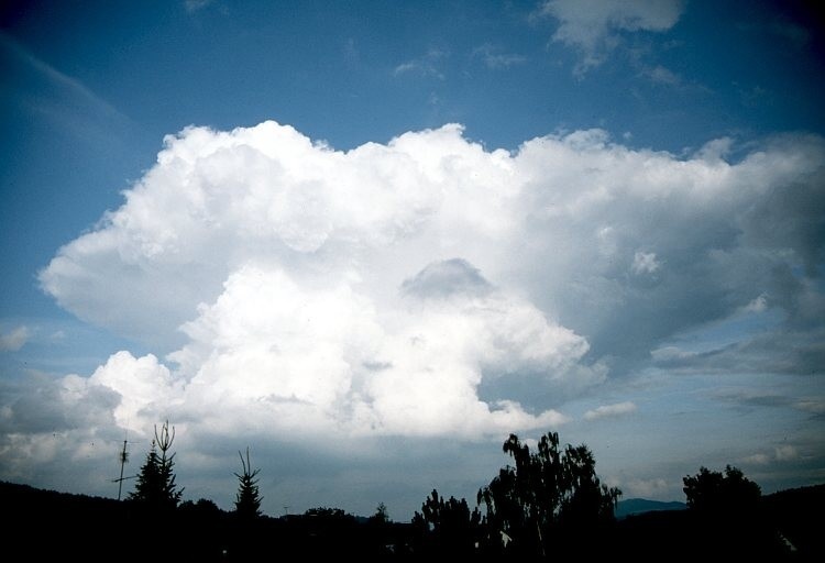 Durch die groß angelegte Messkampagne VERTIKATOR soll die Vorhersagbarkeit von Gewittern und anderen hochreichenden Wolken verbessert werden (Quelle: B. Mühr).
