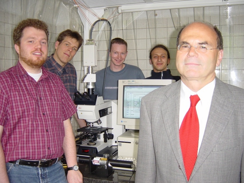 Prof. Dr. Burkhard Neumann (rechts) mit seinen Mitarbeitern