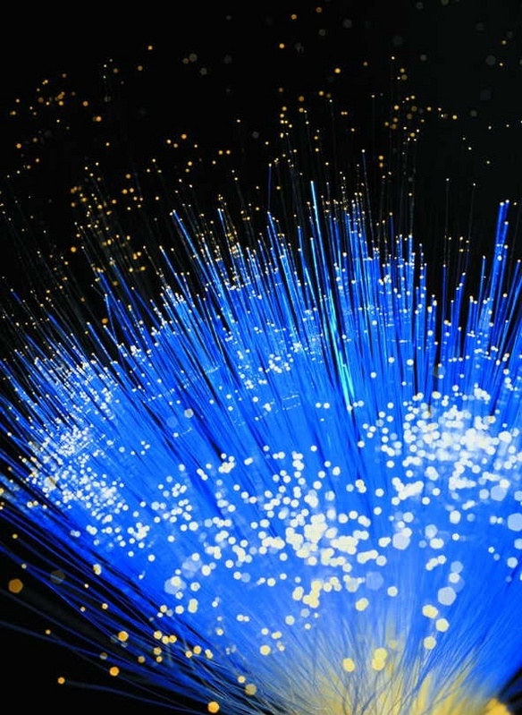 Datenübertragung durch Glasfasertechnologie (Quelle: Getty Images GmbH)