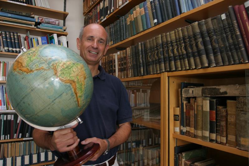 Die Welt ist ein Dorf: Dr. Axel Nothnagel und seine Kollegen haben den Erdball neu vermessen
