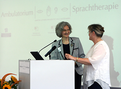 Prof. Dr. Schlenker-Schulte (li) und Dr. Karin Greve (re) vom Kultusministerium des Landes zur feierlichen Eröffnung des Ambulatoriums am 06.07.2006
