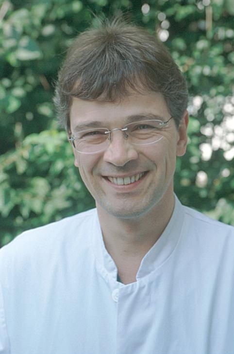Dr. Dr. Dirk Hermes aus der Universitätsklinik für Kiefer- und Gesichtschirurgie Lübeck