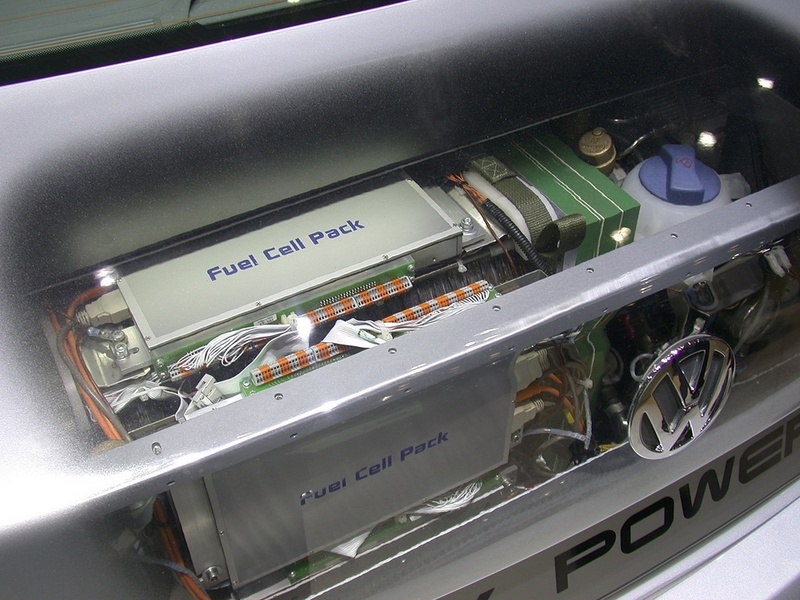 Die Brennstoffzellen sind im Heck des PSI-Wasserstoff-Autos untergebracht und erzeugen die elektrische Energie für den Elektroantrieb (Bilder PSI).