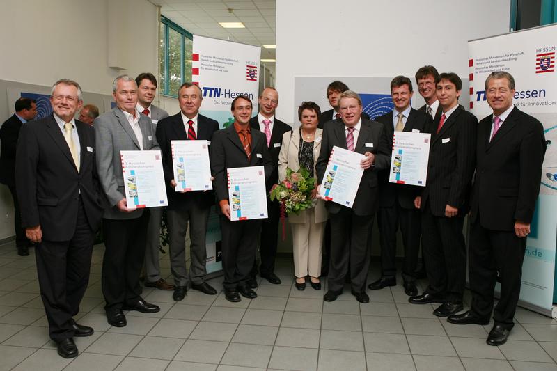 Die Gewinner des 3. Hessischen Kooperationspreises bei der Preisverleihung durch Staatsminister Dr. Alois Rhiel