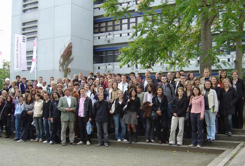 Die internationalen Studierenden, die am Propädeutikum teilnehmen, mit Baldur Veit (1. Reihe, Mitte), Leiter des Akademischen Auslandsamt der Hochschule Reutlingen