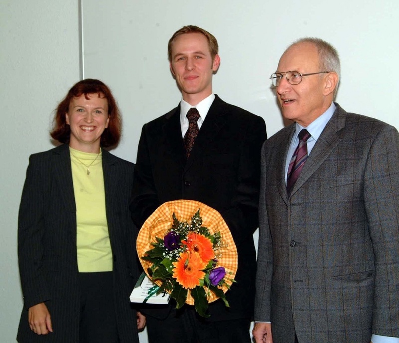 Daniel Reh (Mi.) mit seinen Betreuern Dr. Kobylka (Li.)und Prof. Ziems (Re.)