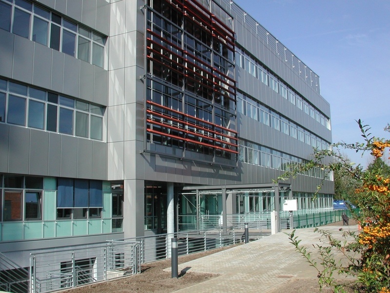 Kann bezogen werden: Das neue Forschungsgebäude der Institute für Anorganische und für Physikalische Chemie der Universität Münster.