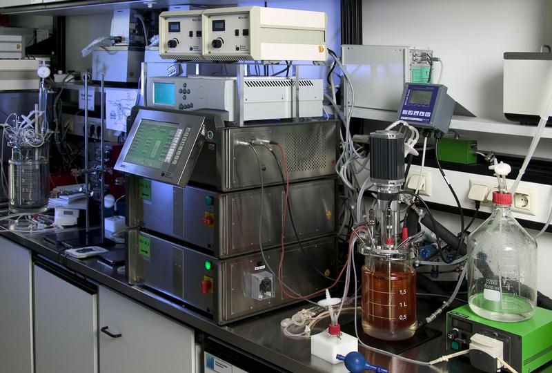 Laborfermenter zur Kultivierung tierischer Zellkulturen im Labor für Zellkulturtechnik des Instituts für Nano- und Biotechnologien an der FH Aachen