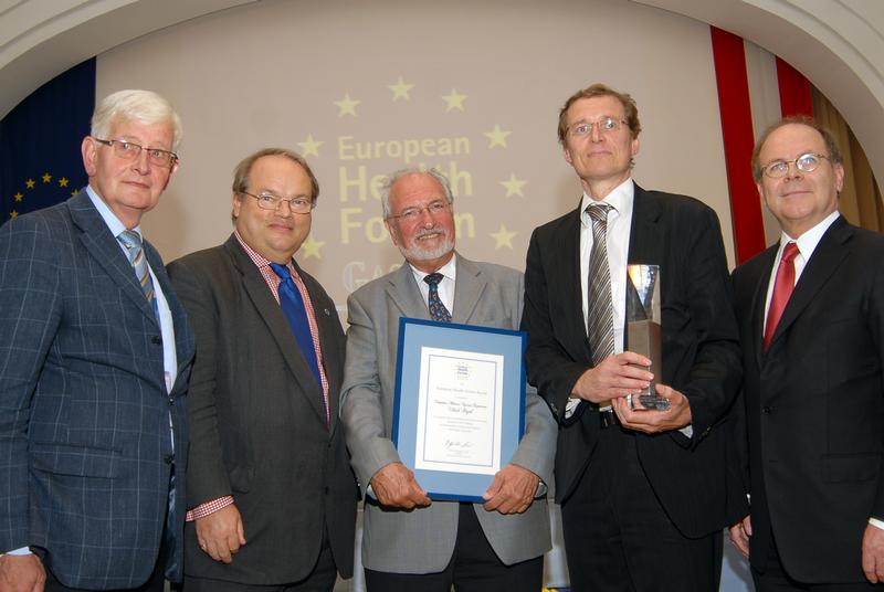 Preisverleihung:  Albert van der Zeijden (stellvertret. Präs. des EHFG), John Bowis (Abgeordneter des Europäischen Parlaments), Dr. Günther Leiner (Präsident des EHFG), Prof. Ulrich Hegerl (EAAD), E. Reinhardt (President / CEO Siemens Medical Solutions)