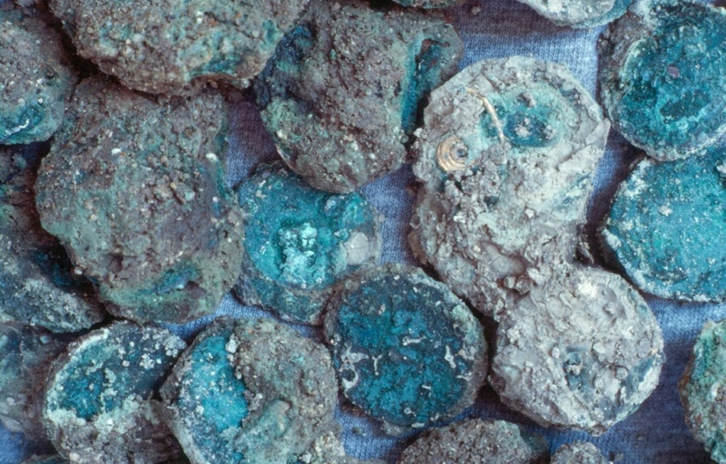 Antike Silbermünzen in großer Zahl fanden die Wissenschaftler der Universität Münster.