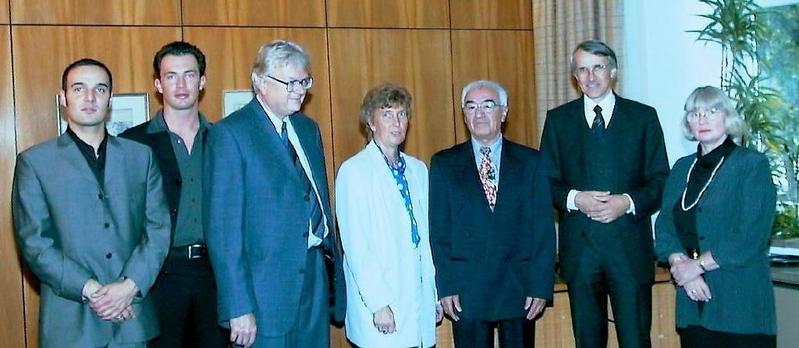 Bei der Ernennung v.l. nach r: Turadj Rahimian, Dipl.-Ing. Jens Hofmann, Professor Dr.-Ing. Hans-Jörg Barth, Frau Professor Dr. Gudrun Schmidt, Professor Dr.-Ing. Iradj Rahimian, Prorektor Professor Dr. Ernst Schaumann, Frau Rahimian.