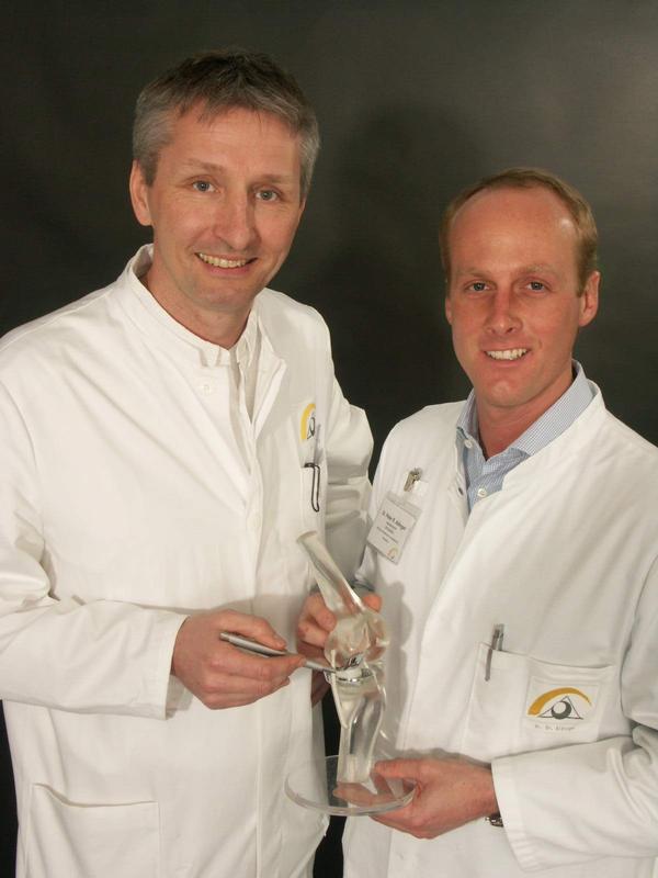 Privatdozent. Dr. Peter R. Aldinger (rechts) und Dr. Michael Clarius, Oberärzte an der Orthopädischen Universitätsklinik Heidelberg, leiten die Fortbildungskurse