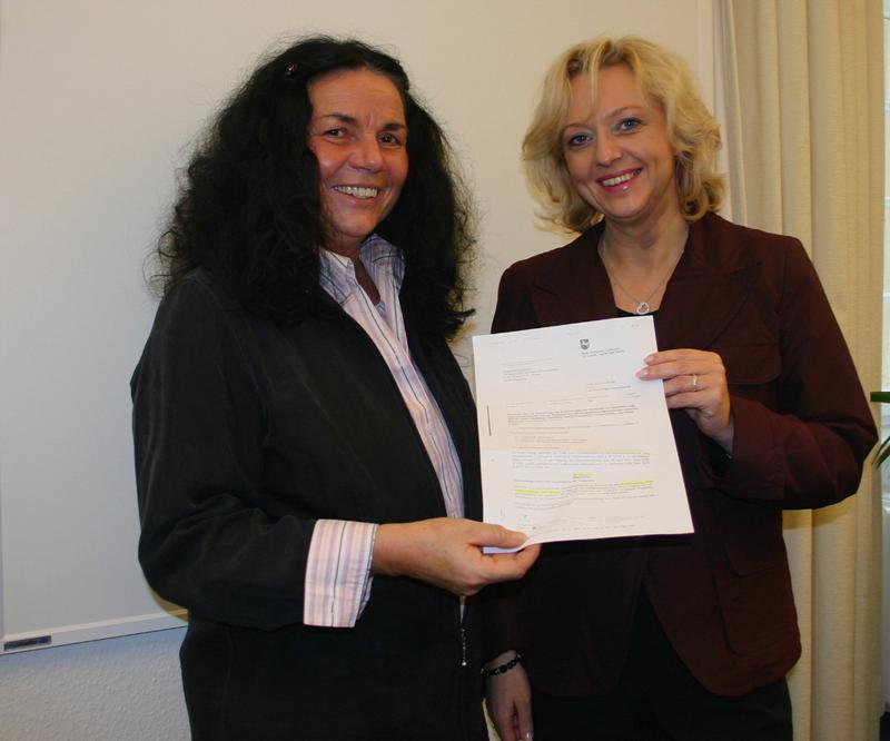 Die niedersächsische Staatssekretärin Dr. Christine Hawighorst (r.) gab das Startsignal für ein neues Modellvorhaben zur frühkindlichen Bewegungsförderung an der Universität Osnabrück. Die Projektleitung übernimmt die Sportwissenschaftlerin Prof. Dr. Renate Zimmer.