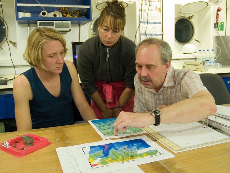 Prof Bohrmann plans the next dives to the cold seeps for the dive roboter Quest