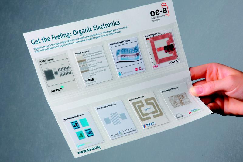 Broschüre mit verschiedenen organischen Elektronikkomponenten