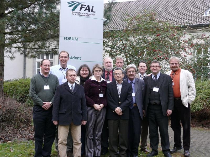 Foto 1: Experten für "himmlische" Technologien in der Landwirtschaft (von links): Rob Bramley, CSIRO Adelaide, Australien; Holger Lilienthal, FAL Braunschweig, Krysztof Kubsik, IUNG Pulawy, Polen; Kerstin Panten, FAL Braunschweig, Aleksandra Izosimova, Universität St. Petersburg, Russland; Jim Schepers and Anatoly Gitelson,  Universität von Nebraska, Lincoln, USA;  Audun Korsæth, Bioforsk Apelsvoll, Norway;  Viesturs Janson, Universität Riga, Lettland; Görres Grenzdörffer, Universität Rostock; Ivan Vasenev, Universität Moskau, Russland; Ewald Schnug, FAL Braunschweig.