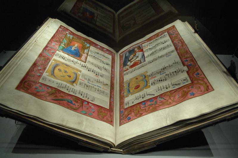 Chorbuch Friedrichs des Weisen. Die Handschrift (1518-1520) ist in der Ausstellung "Universitätsgeschichte(n). 450 Jahre Universität Jena" zu sehen.