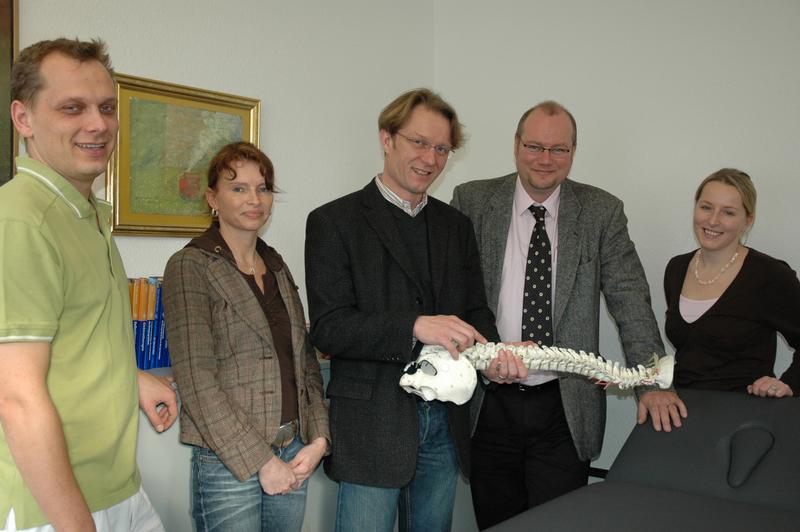 Bieten gerne ihre Hilfe und Unterstützung an - das INAP/O Praxisteam Marco Kauert, Hedwig Schäfer, Martin Thiel, Prof. Dr. Christoff Zalpour und Alicja Peinz (v. l. n. r.)