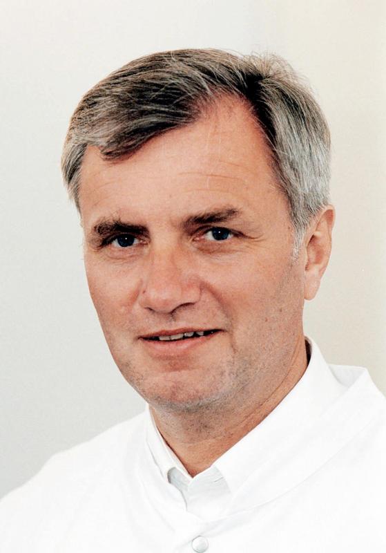 Prof. Dr. Walterbusch, Klinik für Herz-, Thorax- und Gefäßchirurgie am Kath. St.-Johannes-Hospital in Dortmund.
