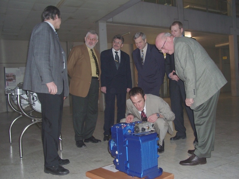 Dr. Körner, Heiner Höller und Günter Elsser von Voith Turbo zusammen mit Jens Buchert, Prof. Günter, Michael Keigler und Prof. Dr. Bauer (vlnr).