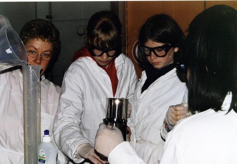 Girls am "Girls' Day"  in der Fachhochschule Köln im Jahre 2002