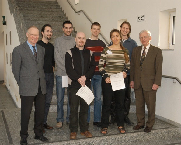 Mit auf dem Foto: Prof. Eberhard Spiess (ganz links) und Prof. Harald zur Hausen (ganz rechts)