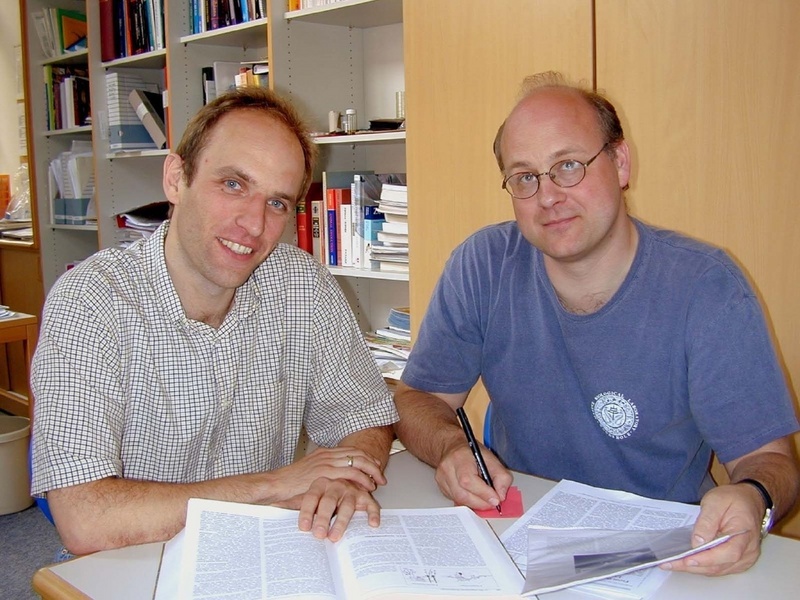Die ausgezeichneten Wissenschaftshistoriker Dr. Uwe Hoßfeld (l.) und Prof. Dr. Lennart Olsson. (Foto: FSU / Günther)