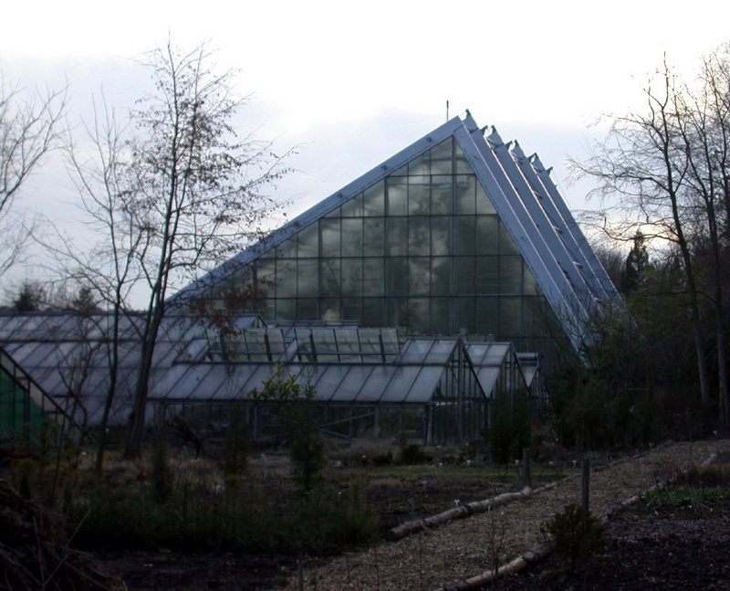 Das Tropenhaus im Botanischen Garten der Ruhr-Universität Bochum bleibt wegen baulicher Mängel vorerst für die Öffentlichkeit geschlossen.