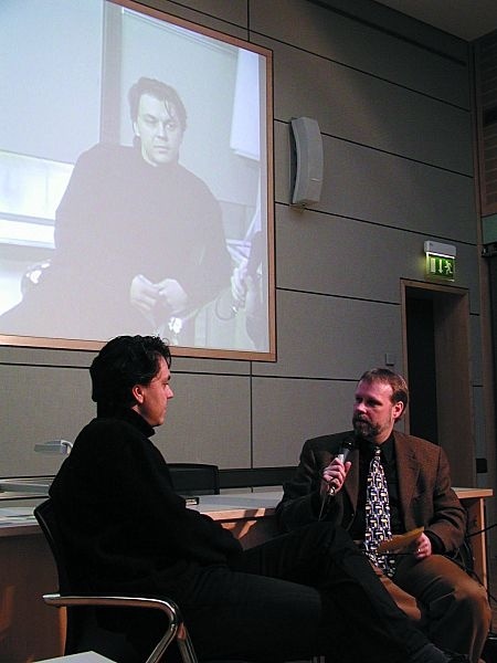 Auch kritische Fragen gehören zum Training im Medienseminar der Klaus Tschira Stiftung (Foto: KTS)