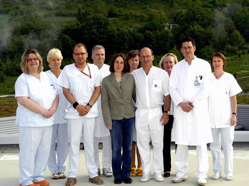 Das Qualitätsmanagementteam der Klinik für Unfallchirurgie am UKJ um Klinikdirektor Prof. Gunter Hofmann (4.v.r.).