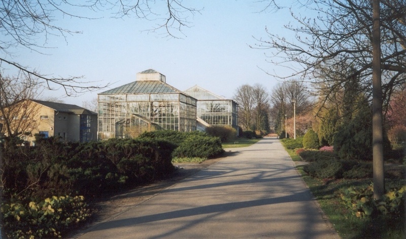 Die beiden Hochgewächshäuser im "Botanischen Volkspark" in Berlin-Pankow      Foto:  R. Schnell