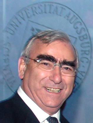 ... bei der Absolventenfeier des zweiten Jahrgangs am 19. Juni 2008 wird Dr. Theo Waigel den Festvortrag halten.