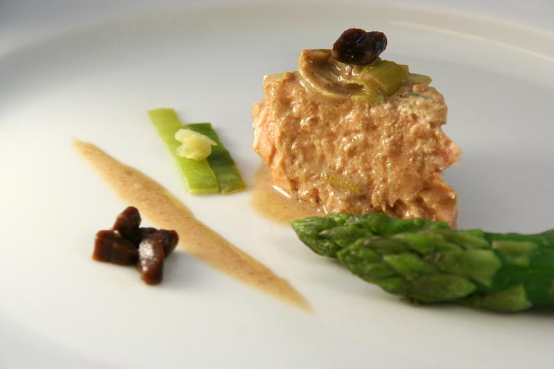 Lachs mit Lakritz - die ungewöhnliche Kombination macht nicht nur für Feinschmecker das Essen zum Erlebnis.